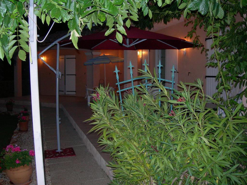 B&B Villa Les Tamaris Régusse Esterno foto