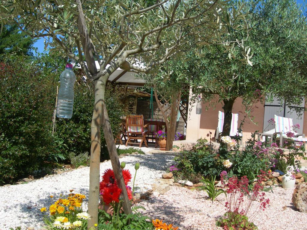 B&B Villa Les Tamaris Régusse Esterno foto