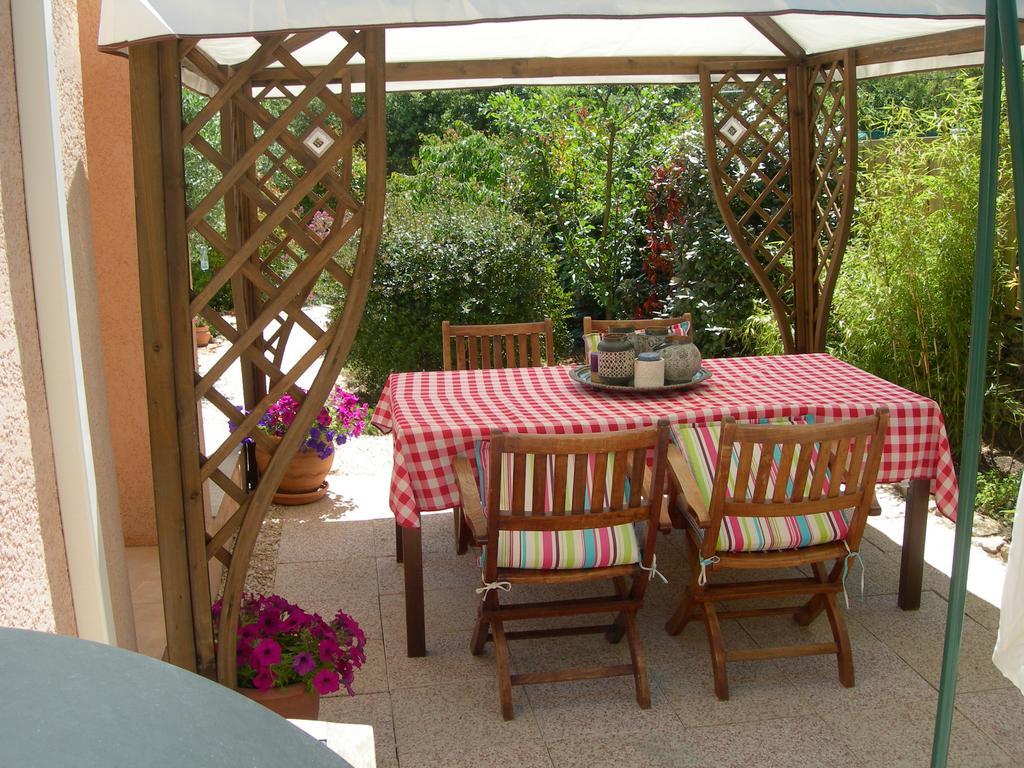 B&B Villa Les Tamaris Régusse Esterno foto